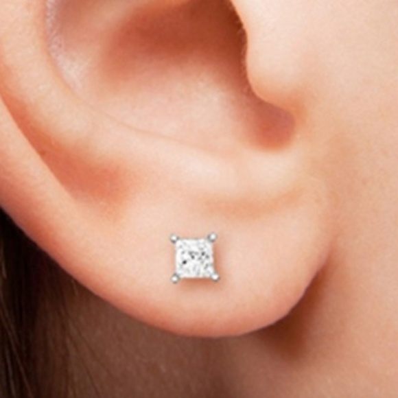 Alquimia Jewelry - PRINCESS CUT DIAMOND STUD EARRINGS